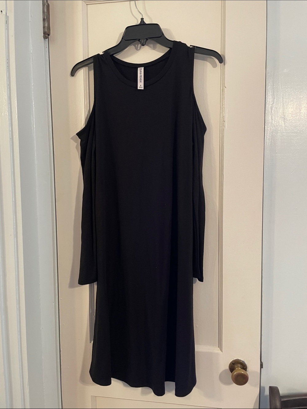 Zenana Outfitters Black Cold-Shoulder Long Sleeve Dress